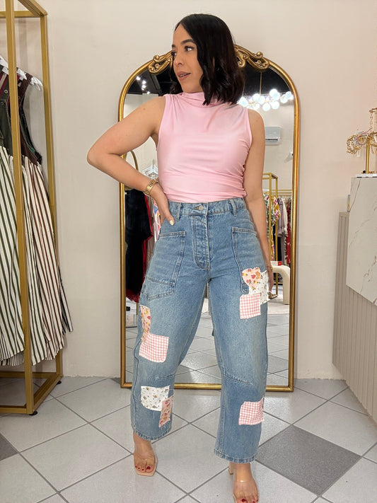 PANTALÓN DENIM DE PARCHOS