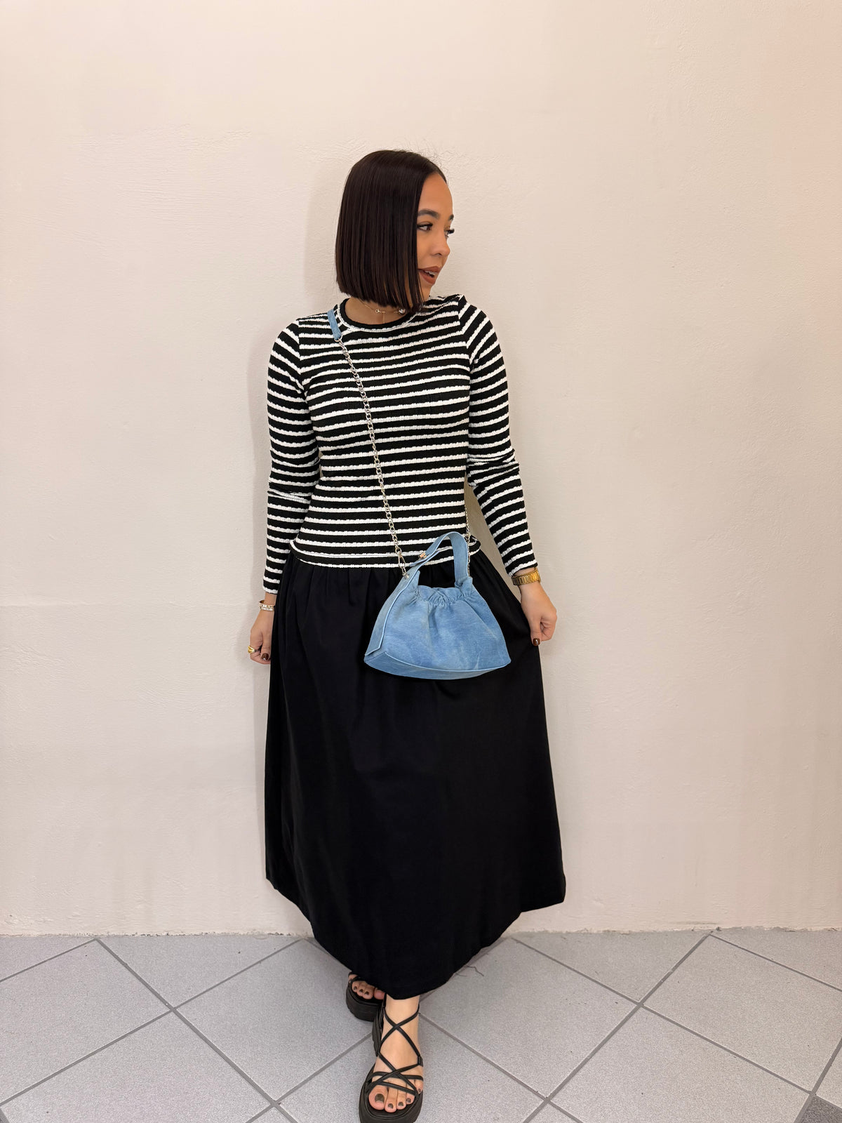 ANI FLOWY BLACK/WHITE MIDI DRESS