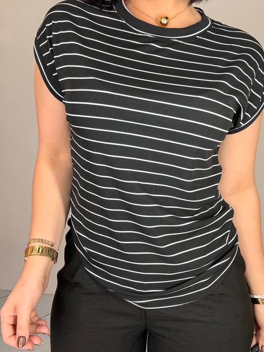 BLACK   T-SHIRT DE LÍNEAS
