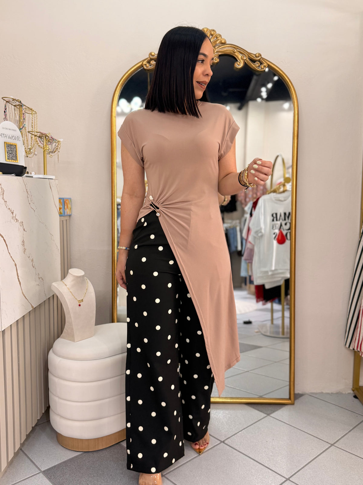 BLUSA CREMA ASIMÉTRICA