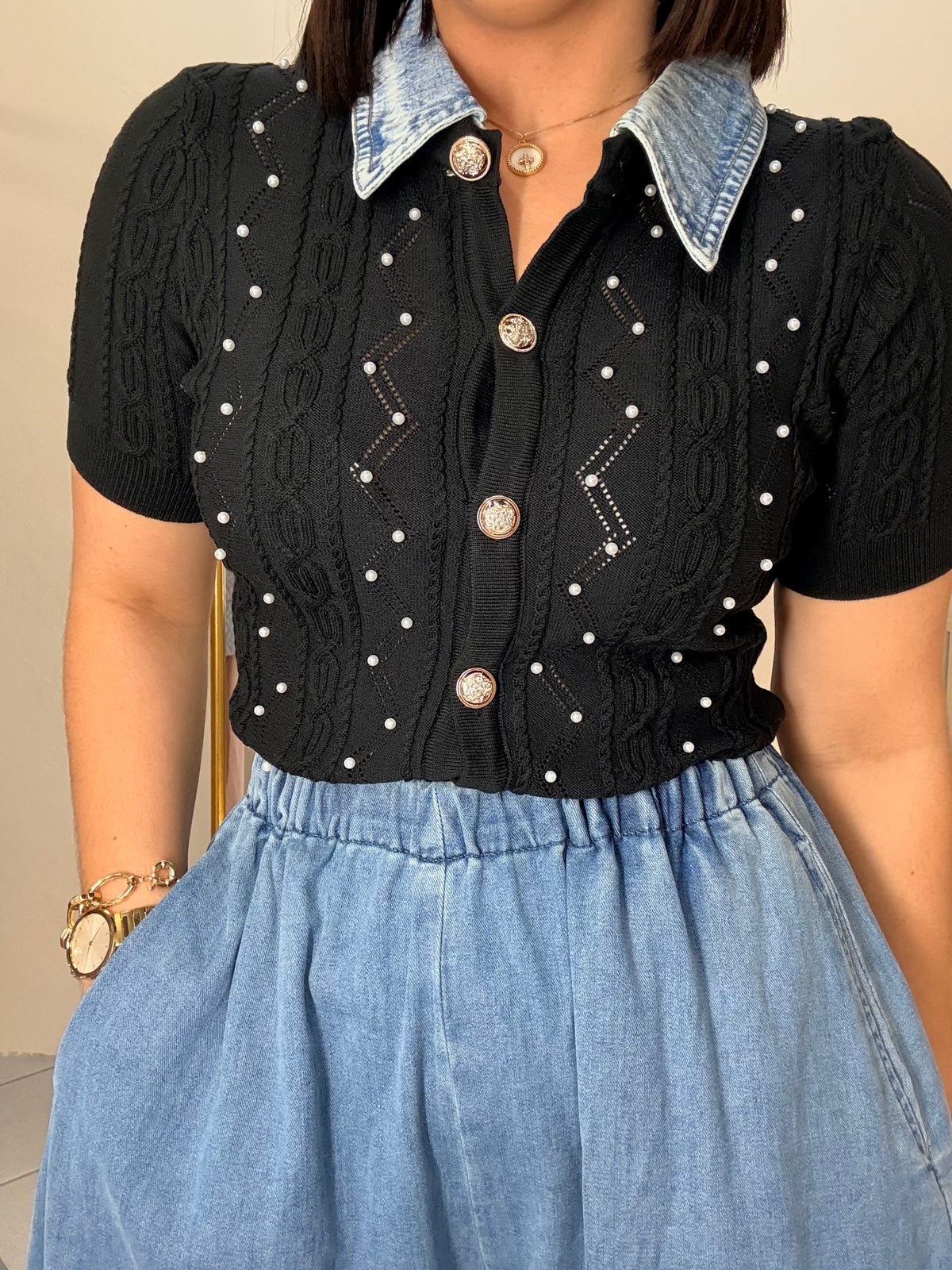 BLUSA NEGRA CON PERLAS