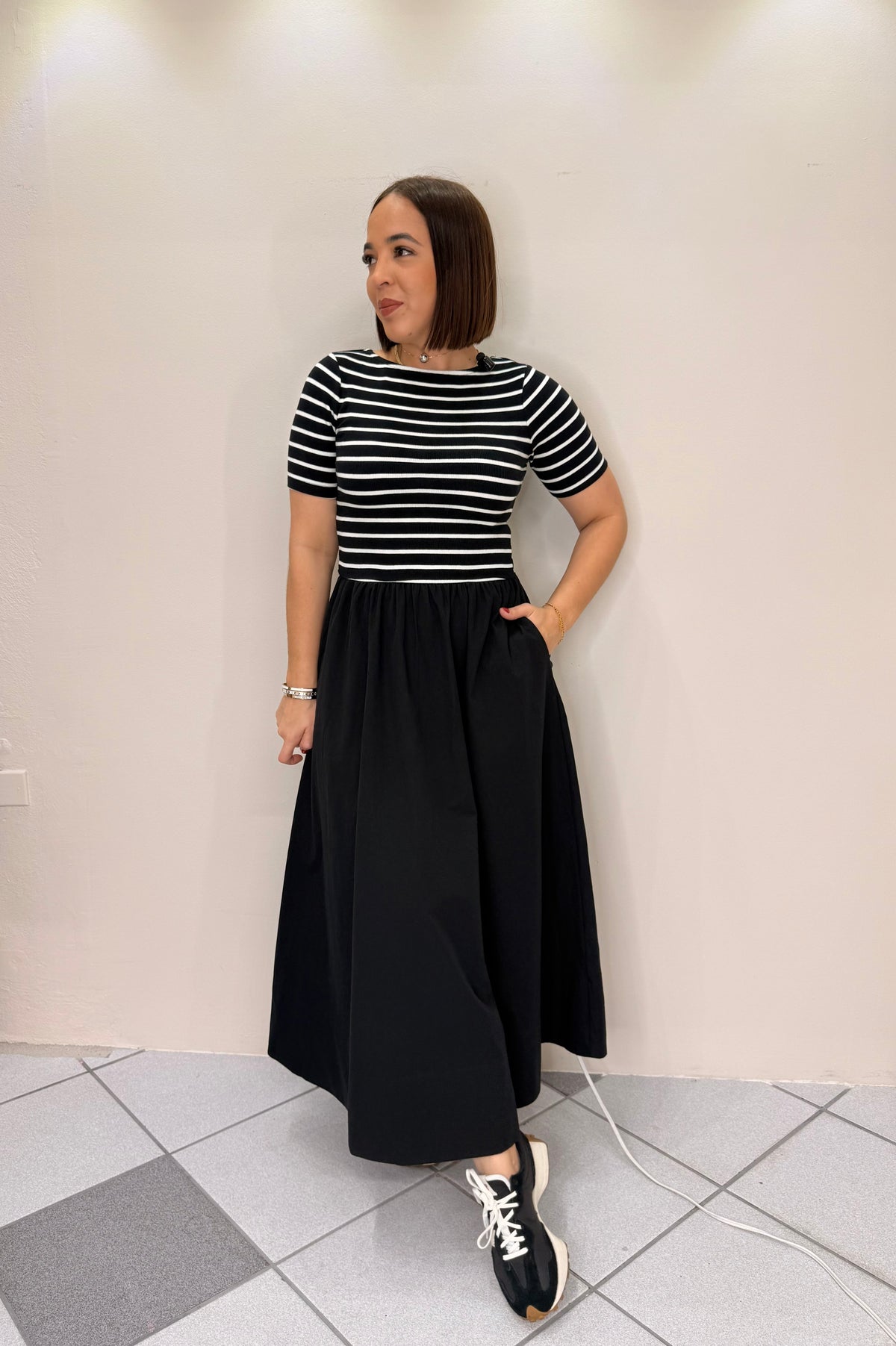 ANI FLOWY BLACK MIDI DRESS