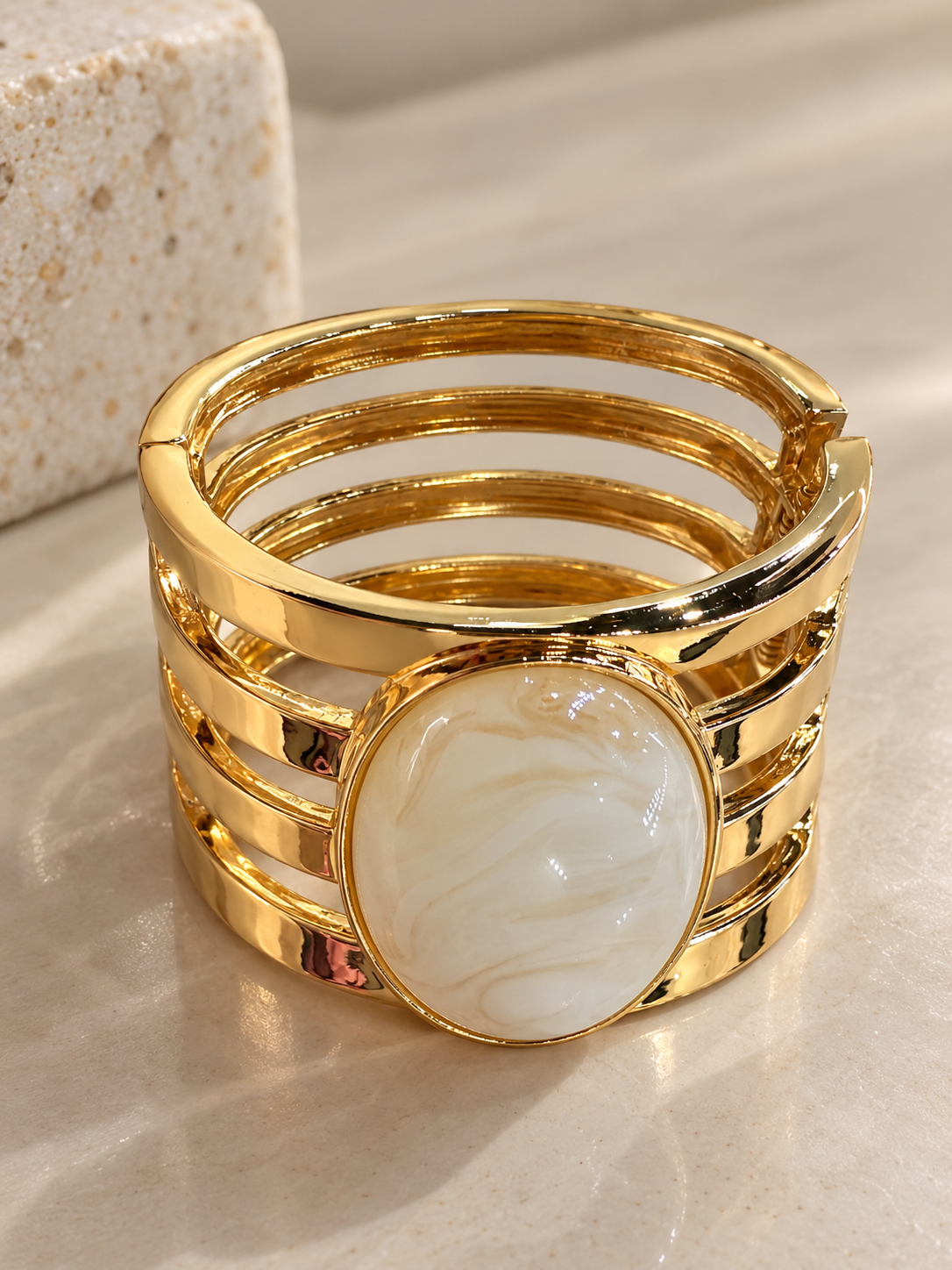PULSERA DORADA PIEDRA BLANCA