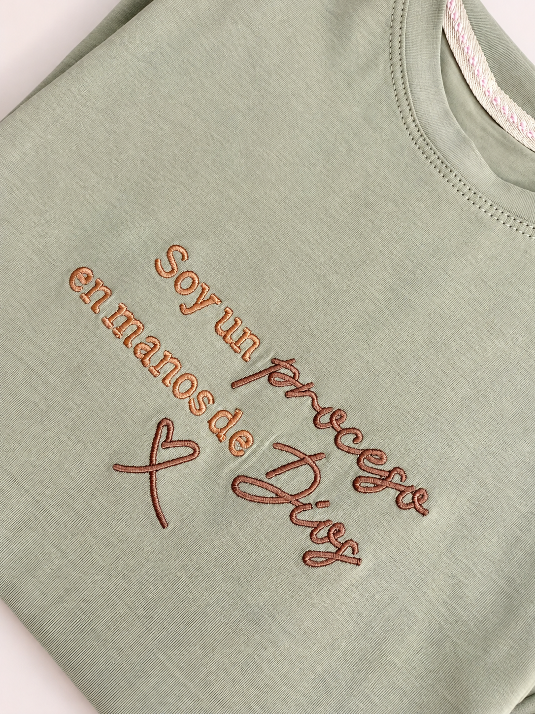 SOY UN PROCESO EN LAS MANOS DE DIOS " TSHIRT  OLIVE