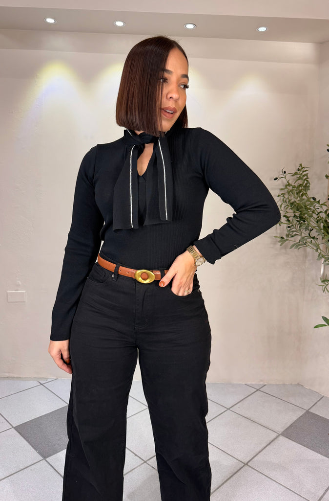 EMILY¨ BLACK SWEATER TOP